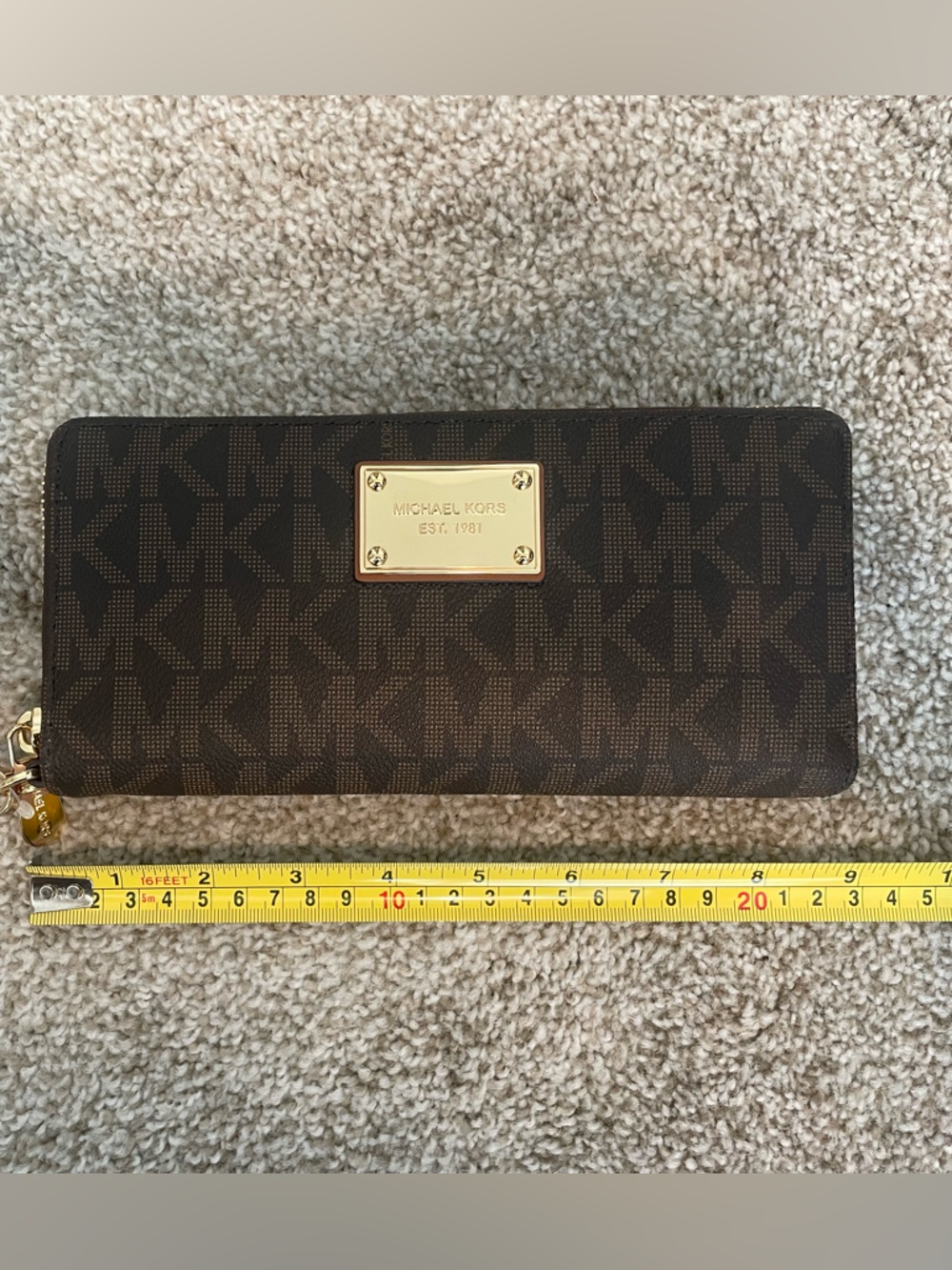 NWT Michael Kors Dark Brown Jet Set Travel Continental Monogram Wristlet Wallet - Picture 7 of 8